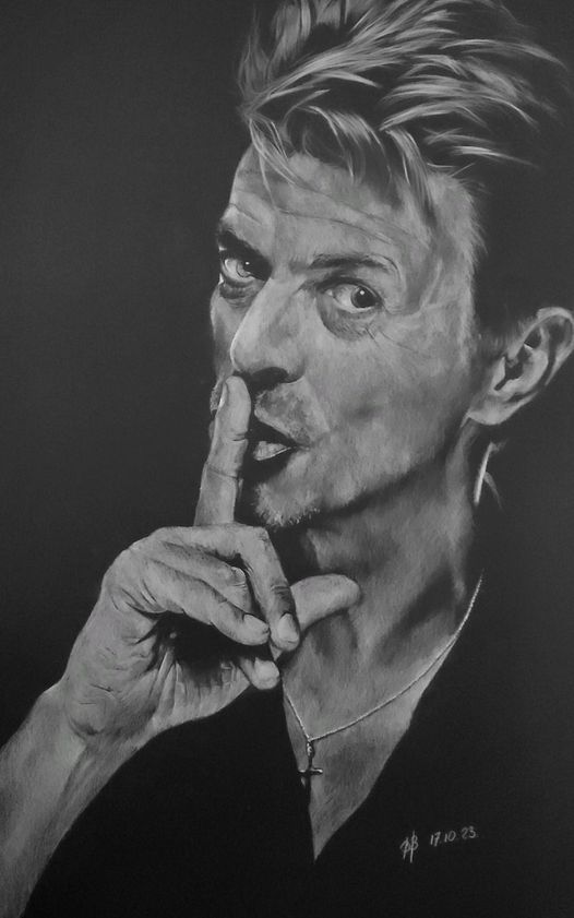 David Bowie, uniquement crayon blanc sur feuille noire.